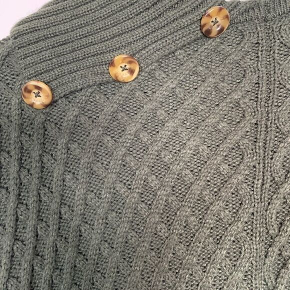 LORD And Taylor Knitted Poncho - Picture 3 of 8